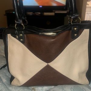 Beautiful Steve Madden shoulder bag/ tote. This one is rare.a